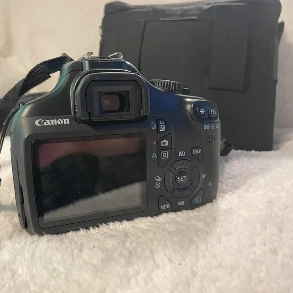 Canon EOS Rebel T3 Digital SLR w 18-55mm IS II Lens w/ acc - read below - Picture 5 of 7